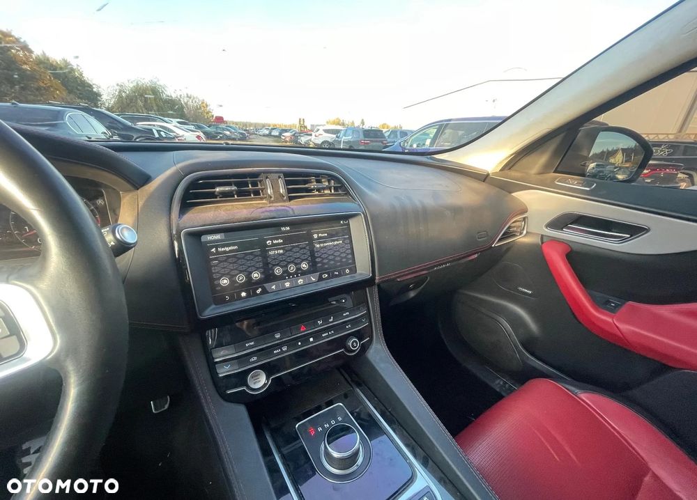 Jaguar F-Pace 2.0 i4P AWD R-Sport - 12