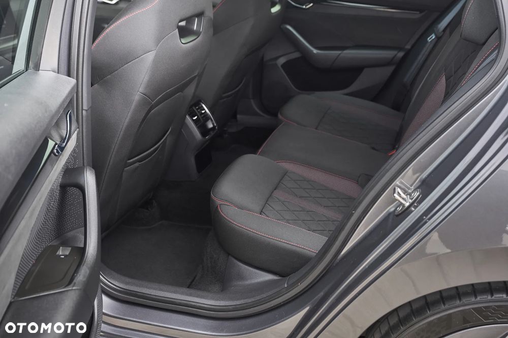 Skoda Octavia 2.0 TSI DSG RS Plus - 27