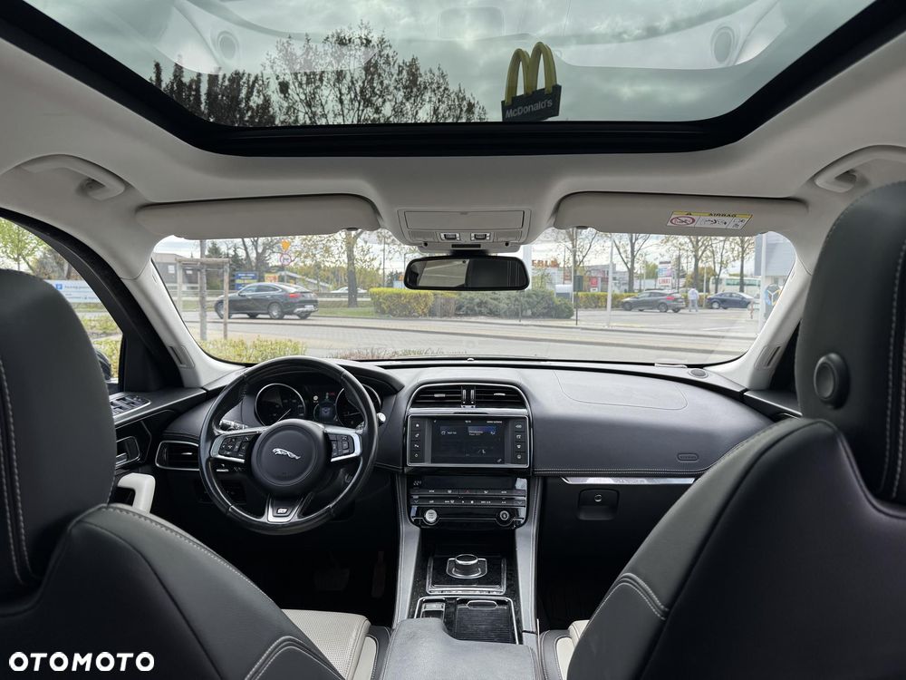 Jaguar F-Pace 20d AWD R-Sport - 16