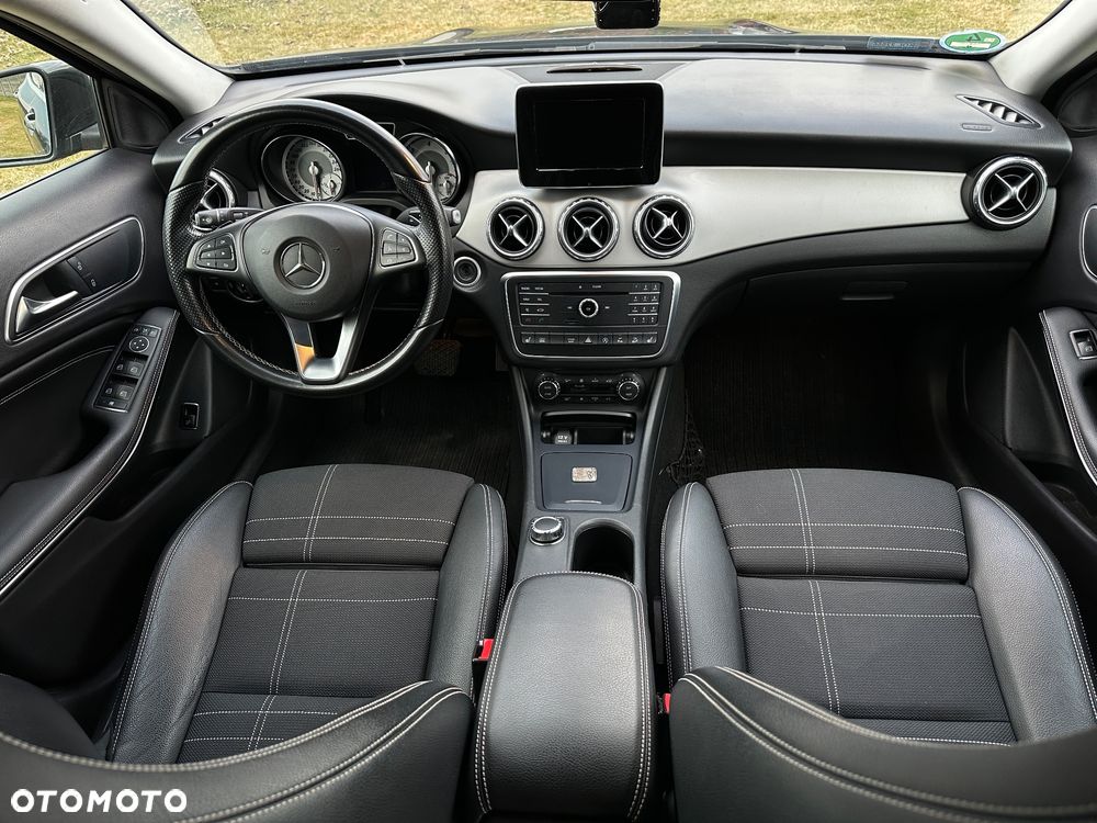 Mercedes-Benz GLA 220 d 4Matic 7G-DCT - 15