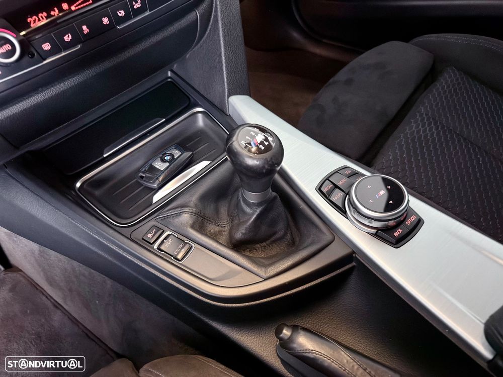 BMW 318 d Pack M - 17