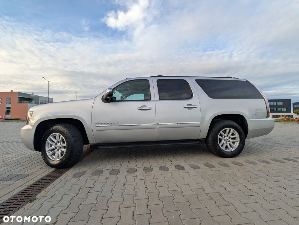 Chevrolet Suburban - 30
