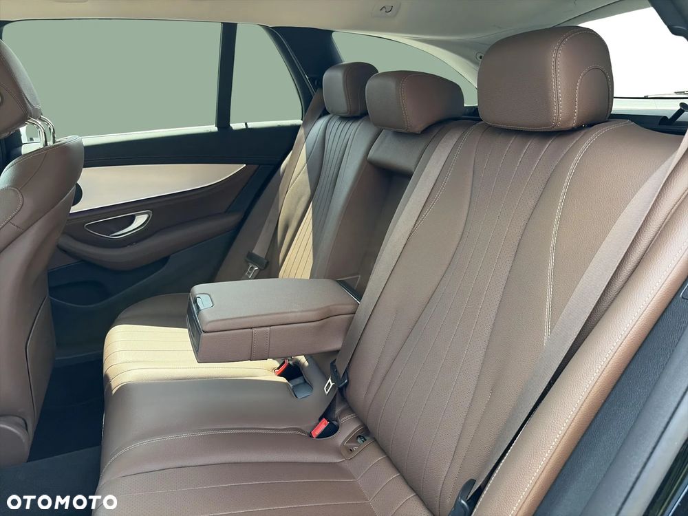 Mercedes-Benz Klasa E 220 d 4-Matic Exclusive - 17