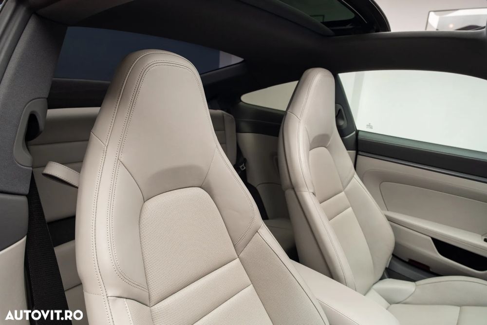 Porsche 911 Carrera 4S - 24