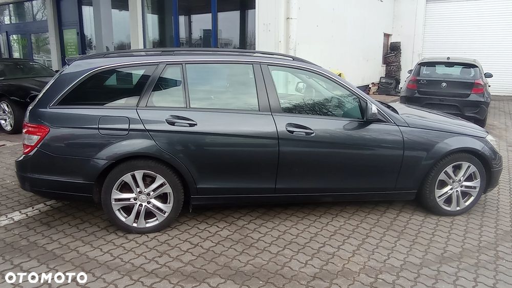 Mercedes-Benz Klasa C 220 CDI DPF Automatik Avantgarde - 24