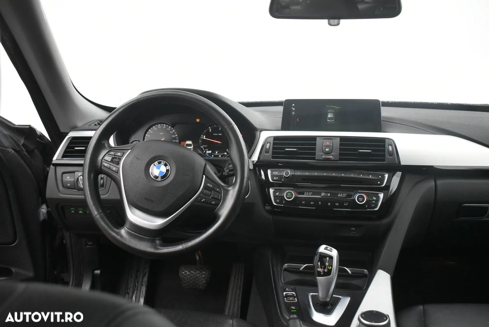 BMW Seria 3 320d xDrive AT - 12