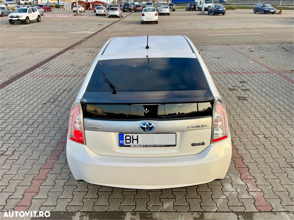 Toyota Prius Plug-in (Hybrid) Life - 22