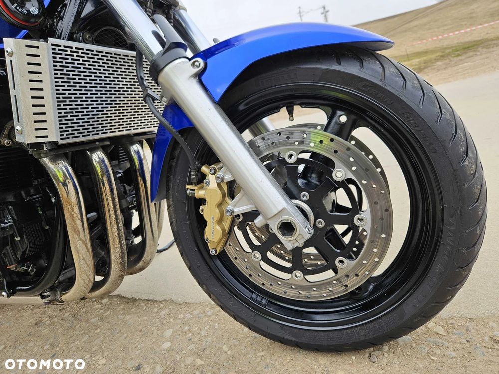Suzuki GSX - 16