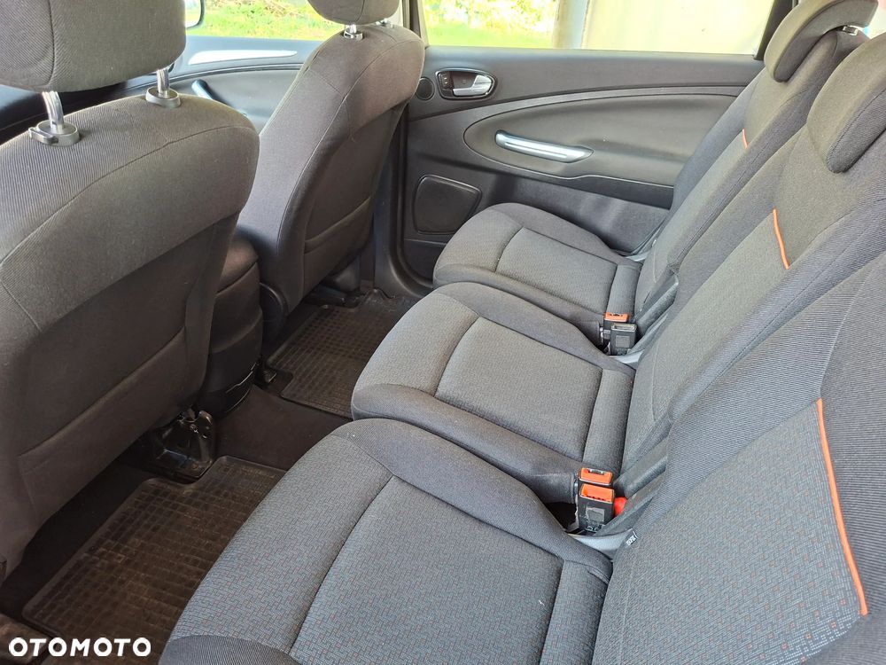 Ford S-Max - 8