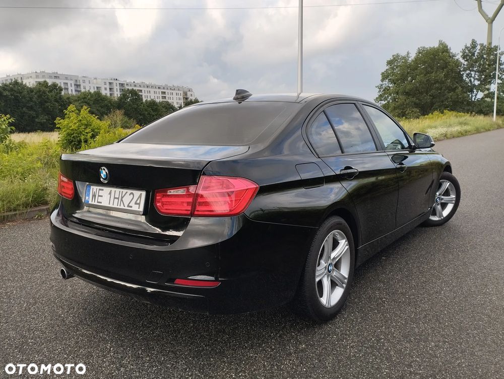 BMW Seria 3 320i - 5