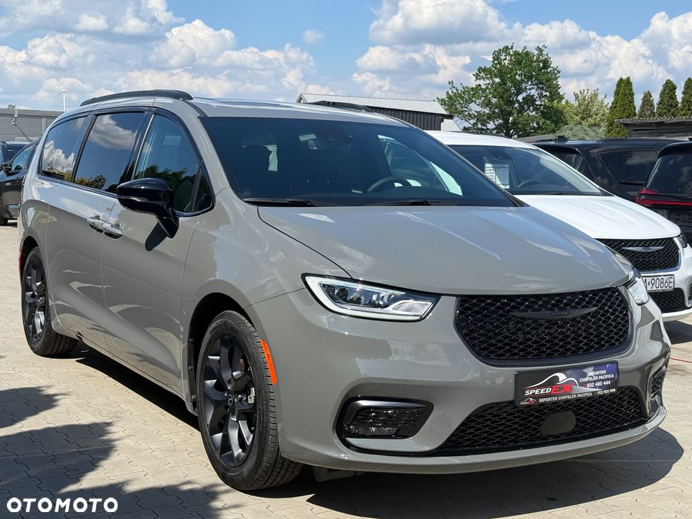 Chrysler Pacifica - 5