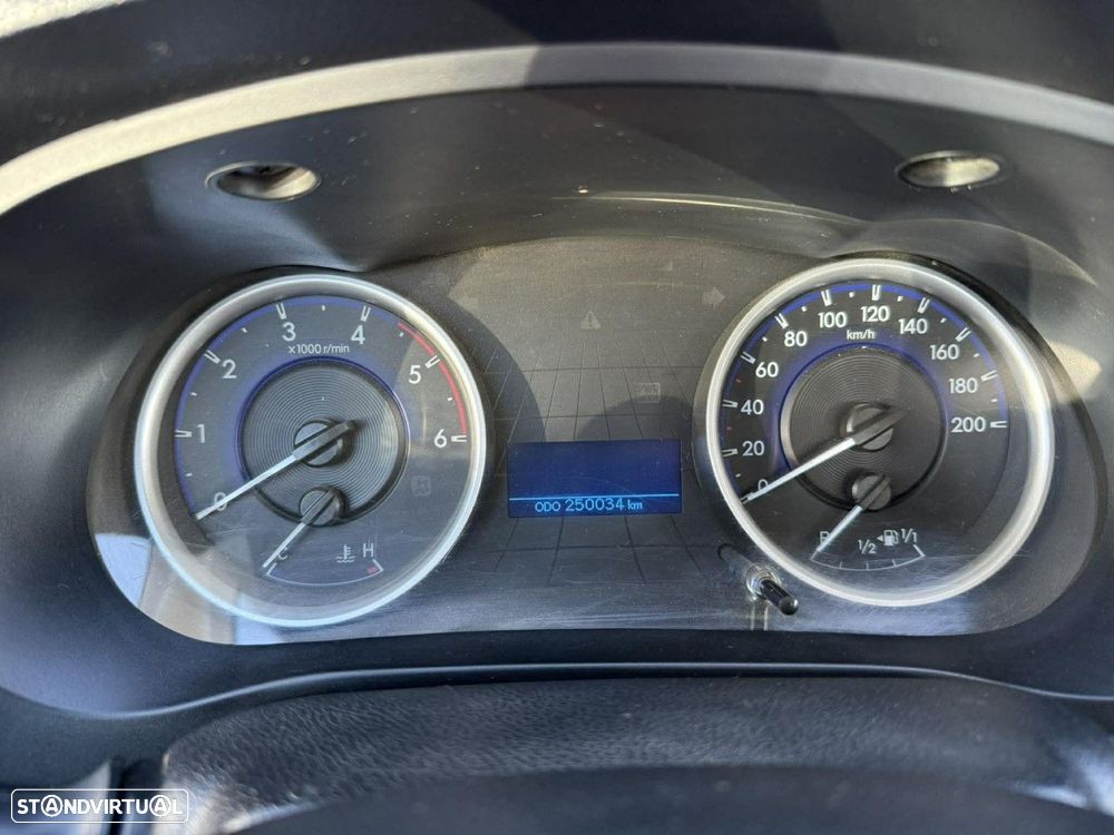 Toyota Hilux 2.4 D-4D 4WD CD CH - 12