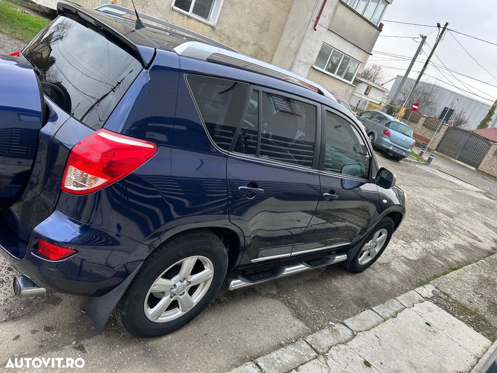 Toyota RAV4 2.0 Aut Luxury - 4
