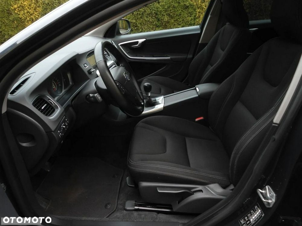 Volvo V60 D2 Momentum - 27