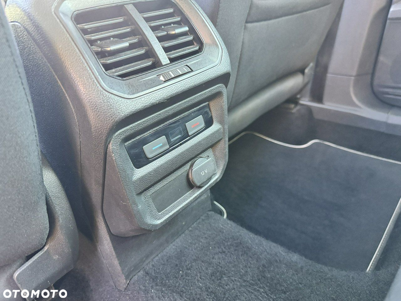 Volkswagen Tiguan - 9