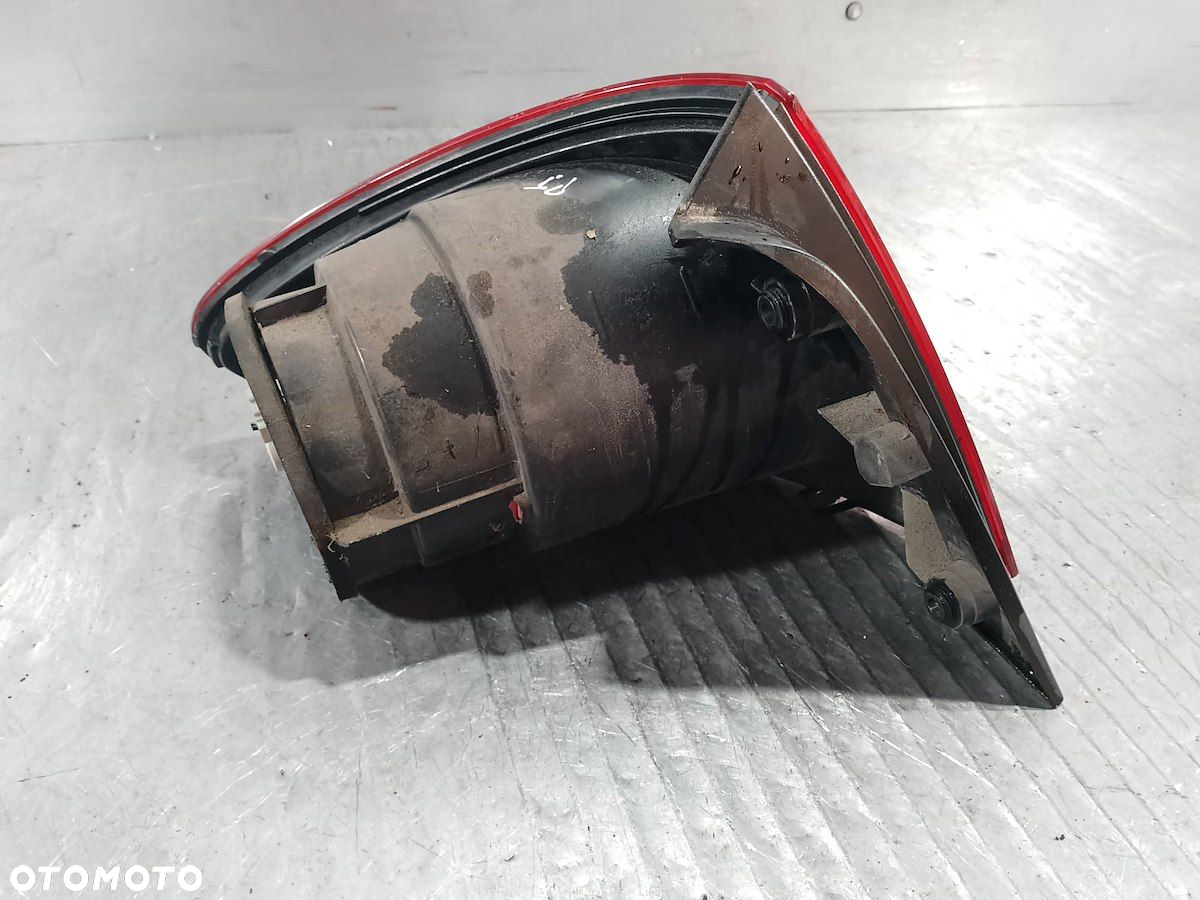 LAMPA TYLNA PRAWA SEAT TOLEDO III 5P5945096B  5P5945112 - 4