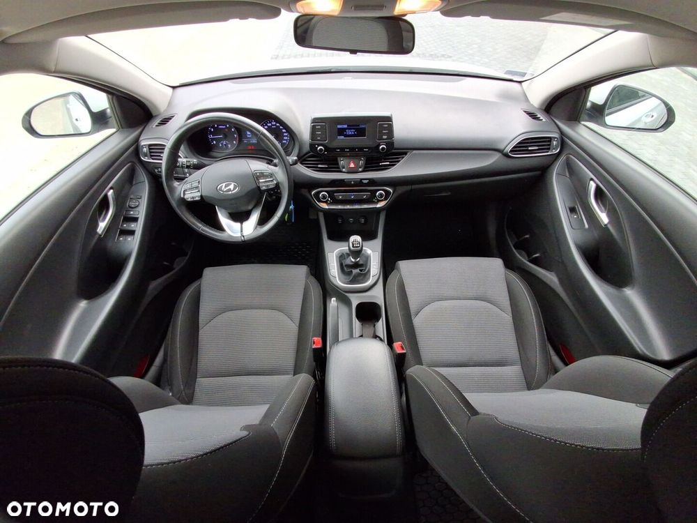 Hyundai i30 1.5 DPI Classic + - 16
