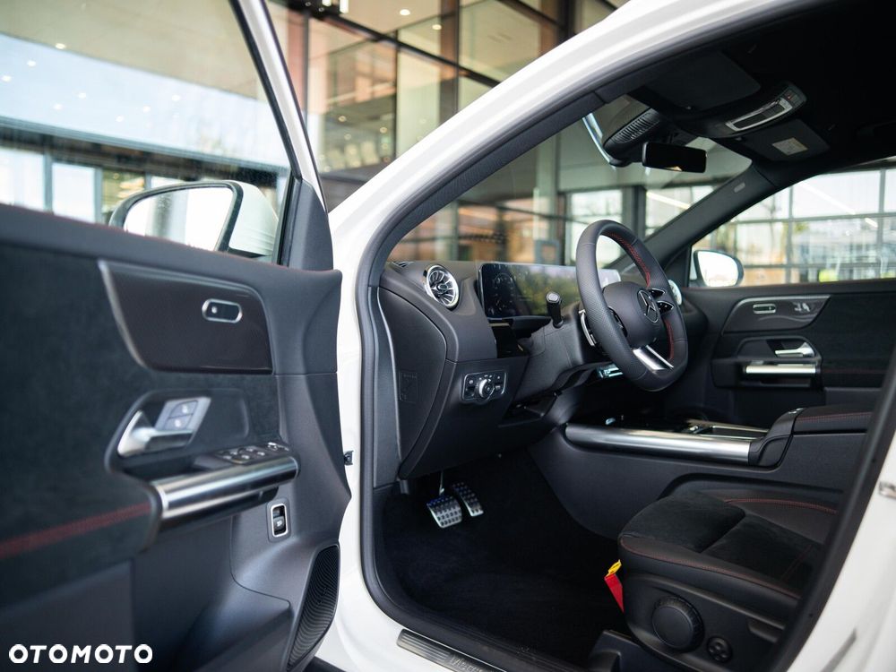 Mercedes-Benz GLA - 11