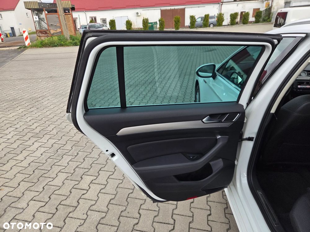 Volkswagen Passat 2.0 TDI SCR 4Mot DSG Comfortline - 32