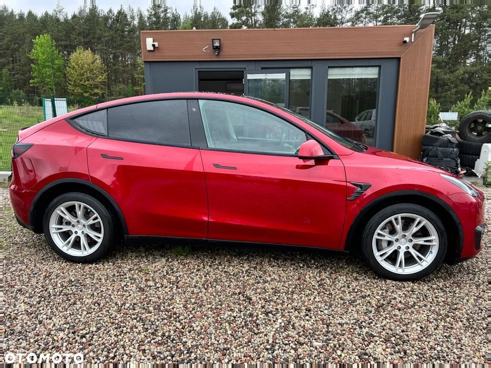 Tesla Model Y Long Range Dual Motor AWD - 4