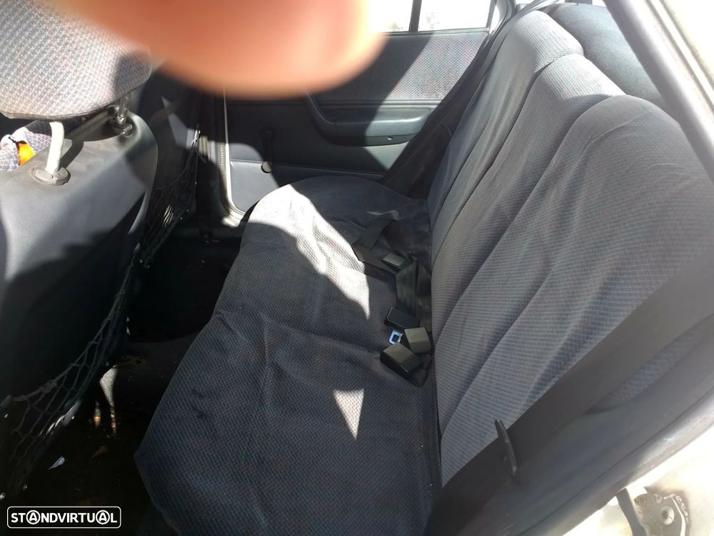 Ford Fiesta 1.3i Si - 7