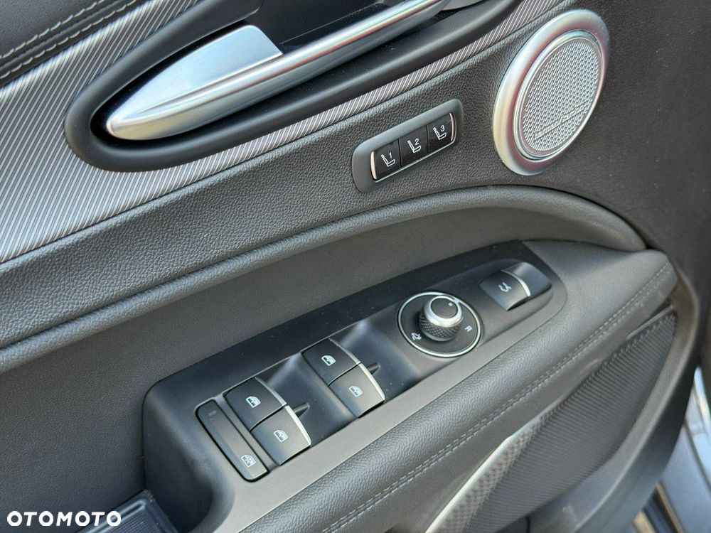 Alfa Romeo Stelvio 2.0 Turbo 16V AT8-Q4 Super - 25