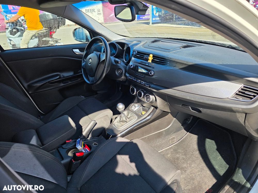 Alfa Romeo Giulietta 1.6 JTDM 16V - 11