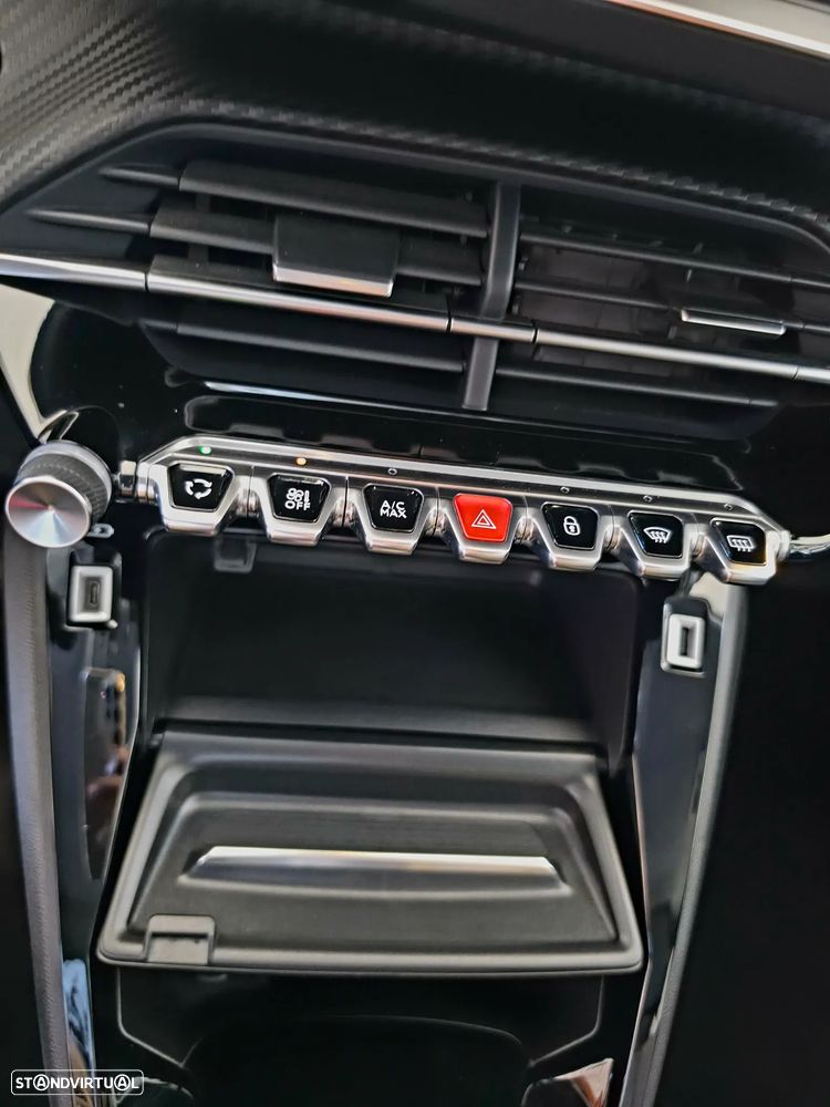 Peugeot e-208 Allure - 22