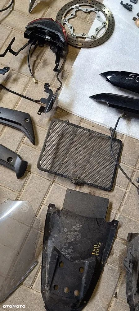 YAMAHA FZ1 LAMPA TYŁ OGON OWIEWKA STELAŻ TARCZA OSŁONA SET - 12