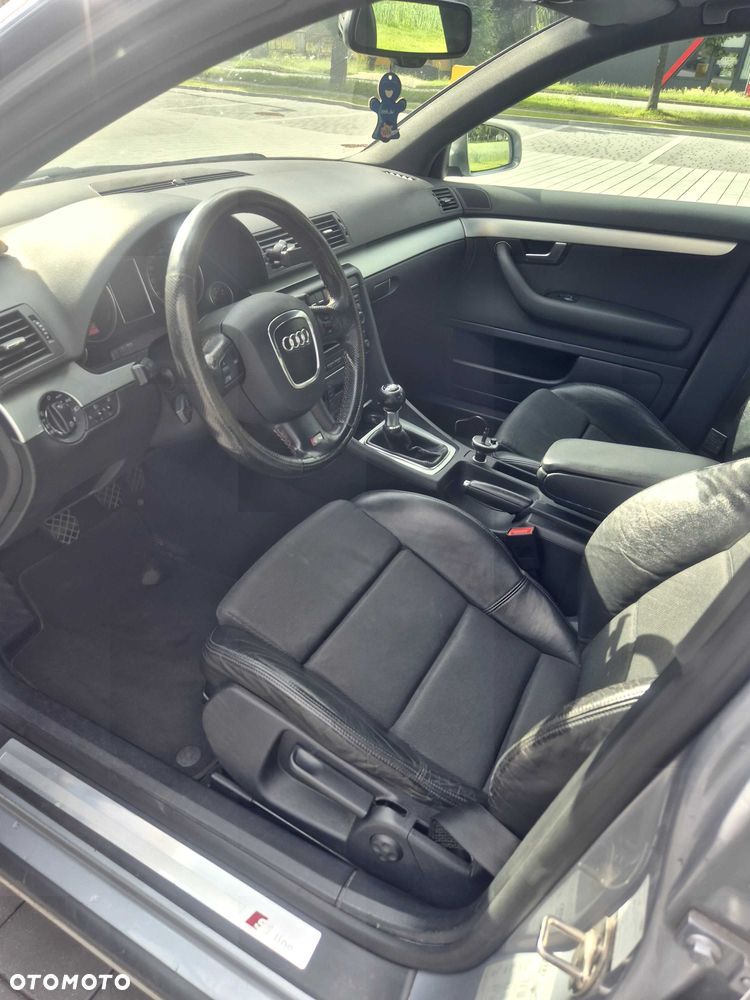 Audi A4 Limousine - 8