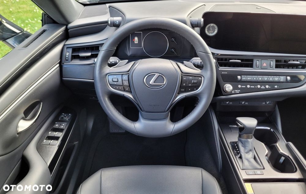Lexus ES 300h F Sport Design - 14