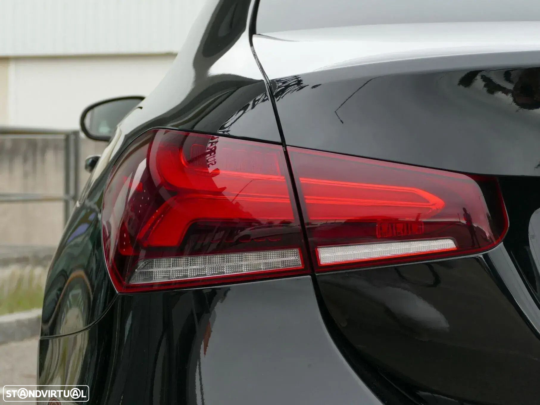 Mercedes-Benz A 250 Limousine e AMG Line - 8