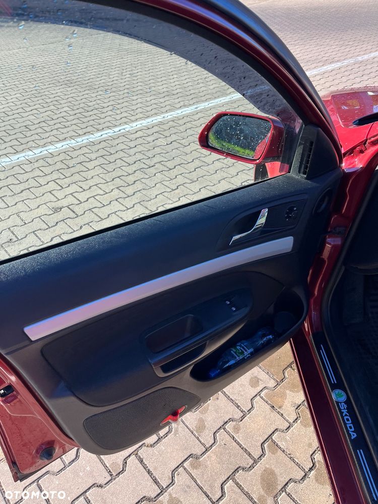 Skoda Octavia 1.6 Combi Ambiente - 10