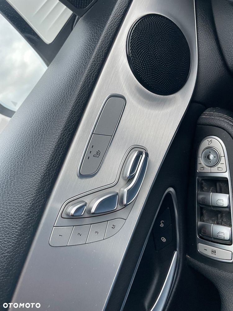 Mercedes-Benz Klasa C 300 7G-TRONIC AMG Line - 24
