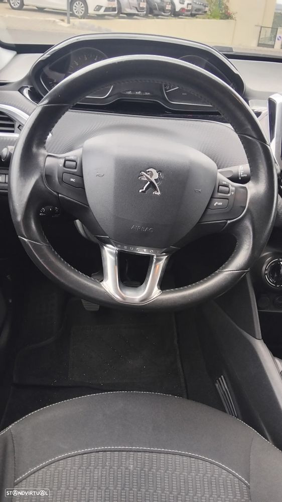 Peugeot 208 1.2 PureTech Style - 5