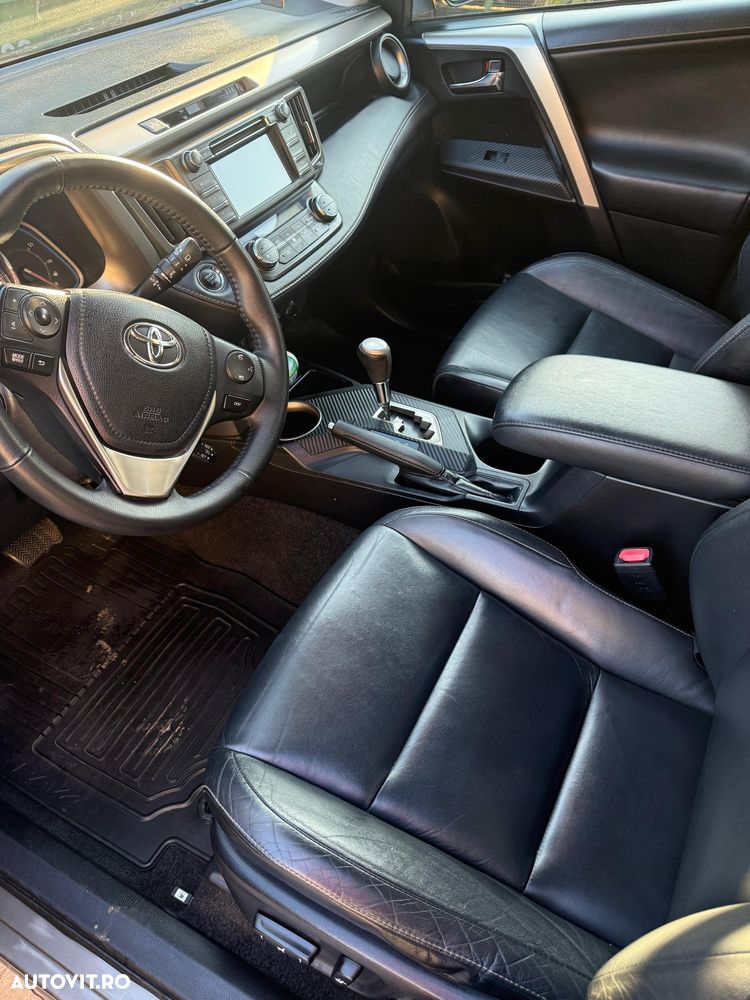 Toyota RAV4 2.2L D-CAT A/T Luxury - 9