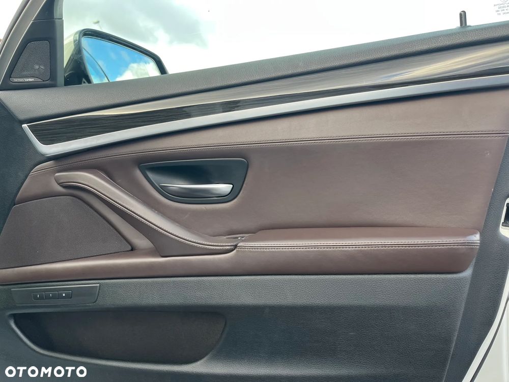BMW Seria 5 550i xDrive - 19