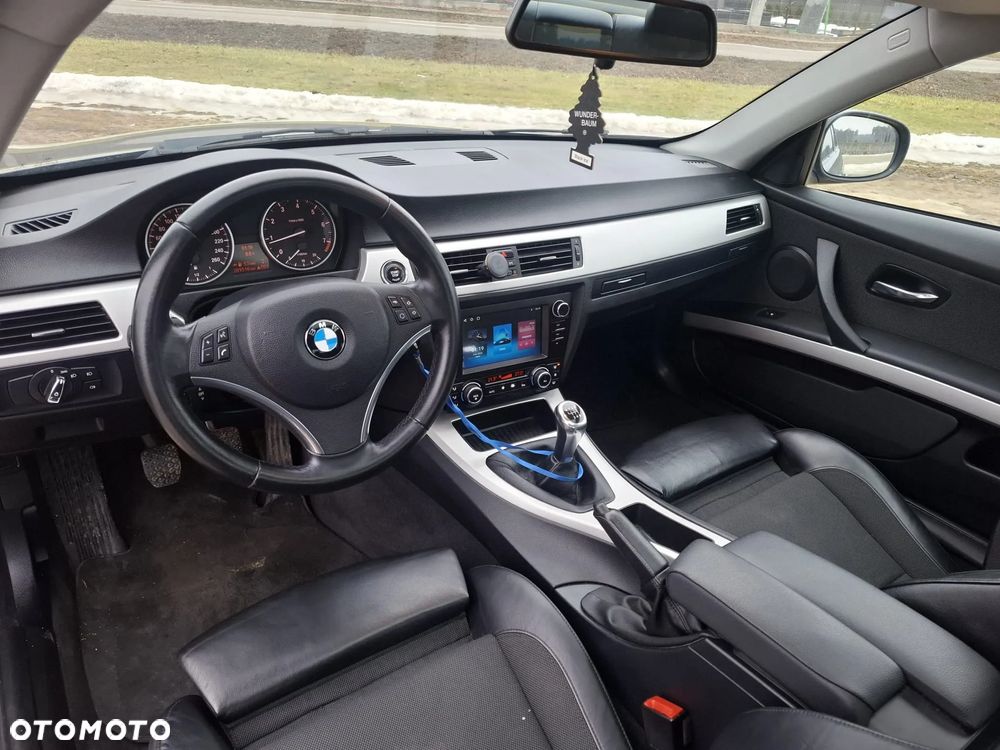BMW Seria 3 320i Edition Exclusive - 11