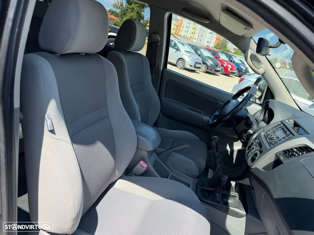 Toyota Hilux 2.5 D-4D 4WD CD Tracker - 11