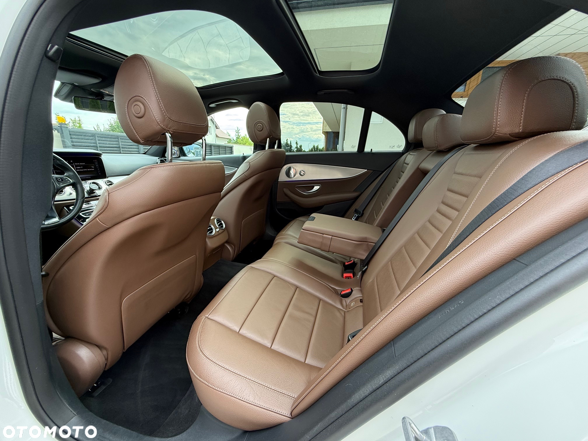 Mercedes-Benz Klasa E 400 4-Matic 9G-TRONIC - 31