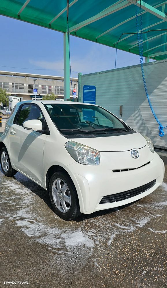 Toyota iQ 1.0 VVT-i 2 EP+NAVI+Bluetooth - 1