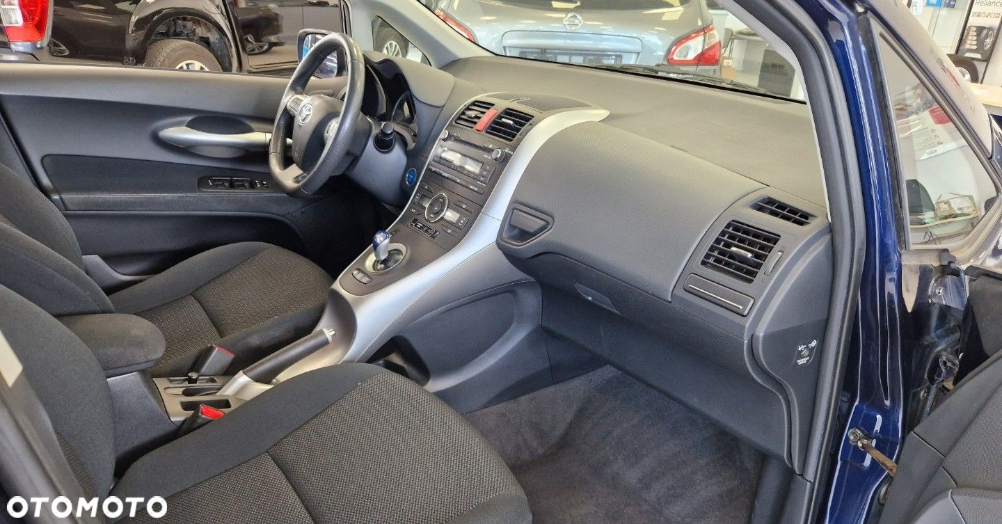 Toyota Auris - 11