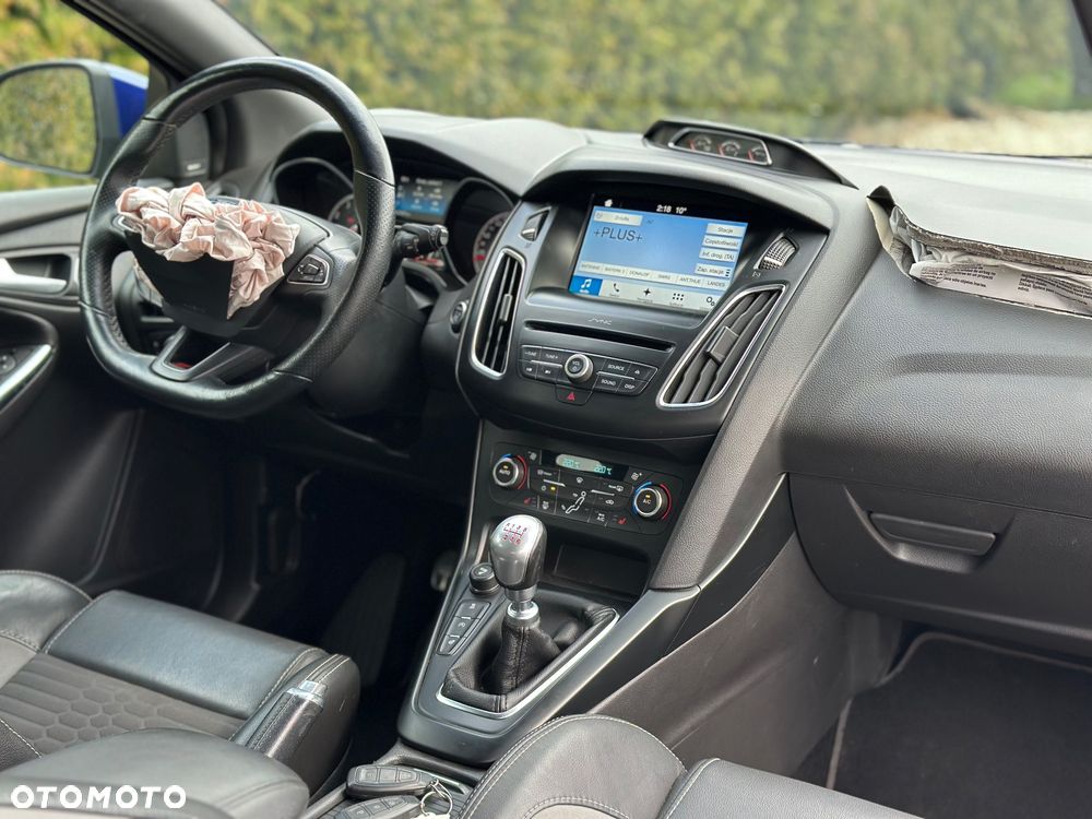 Ford Focus 2.0 EcoBoost ST mit Leder-Sport-Paket - 18