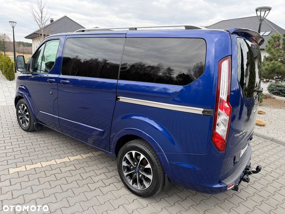 Ford Tourneo Custom - 12