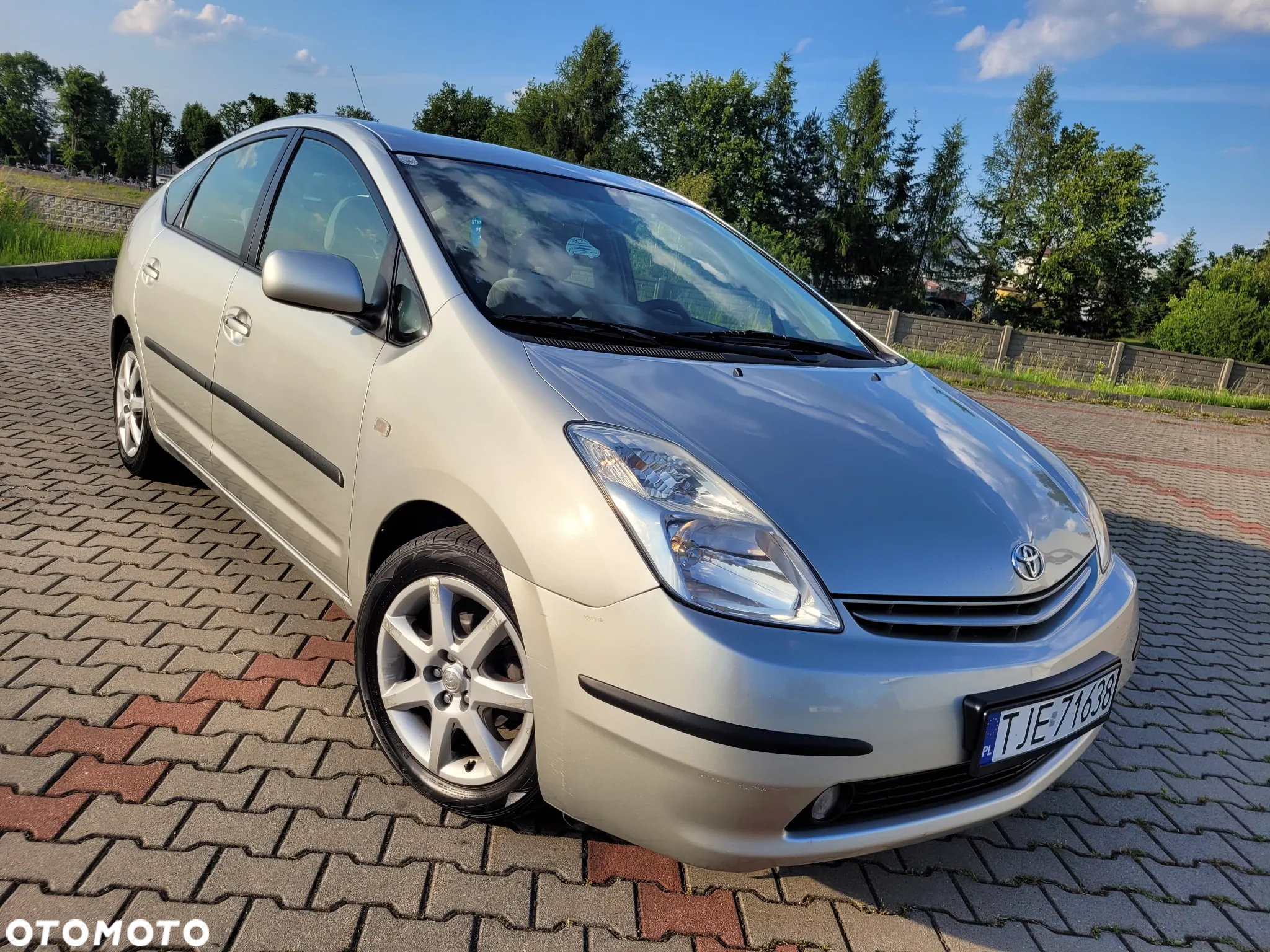Toyota Prius (Hybrid) - 40