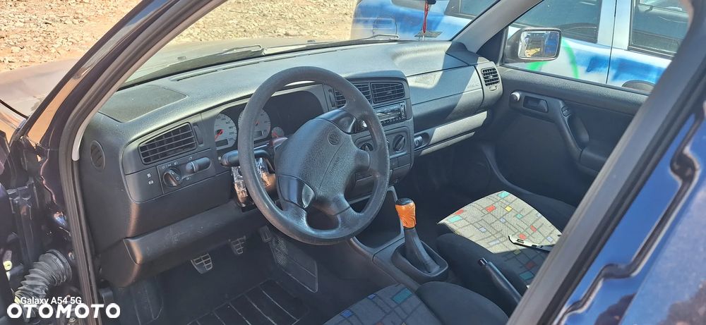 Volkswagen Golf Mk3 1.6 Benzyna Cały  Na Części - 8
