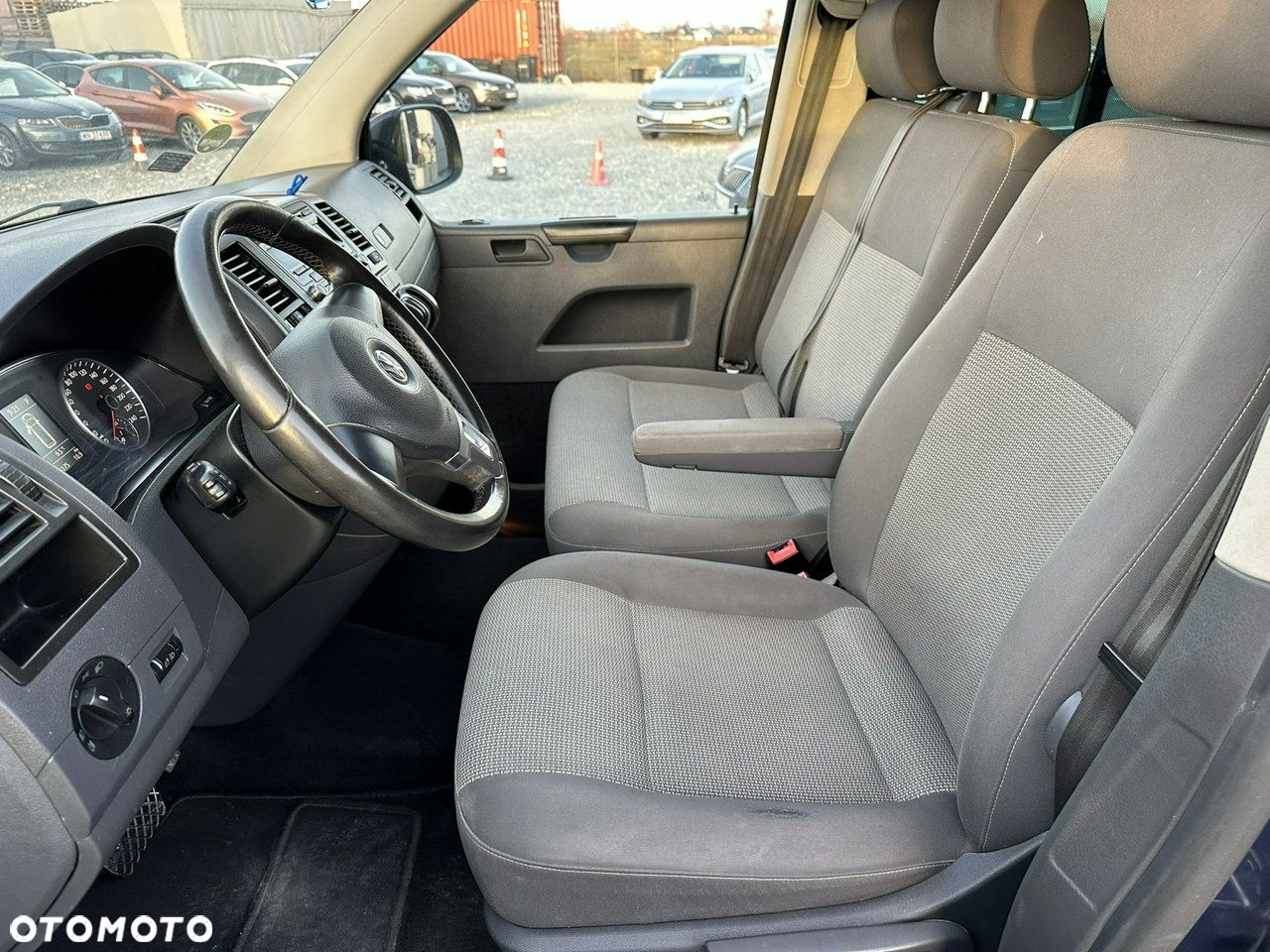 Volkswagen Caravelle - 18