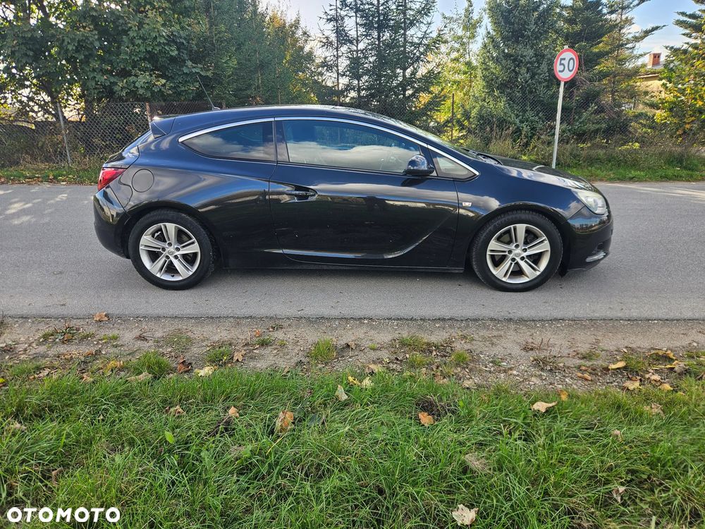 Opel Astra 2012 photo 3