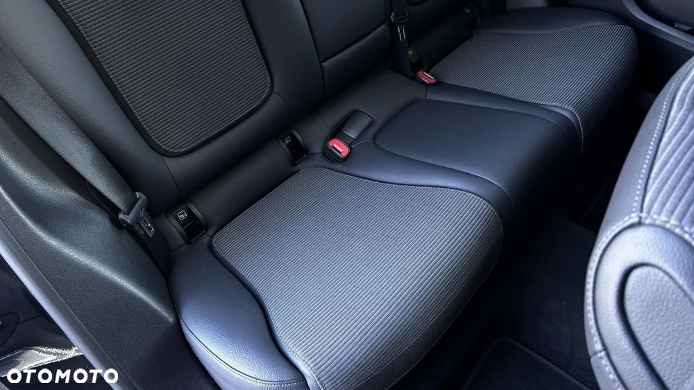 Mercedes-Benz GLC - 30