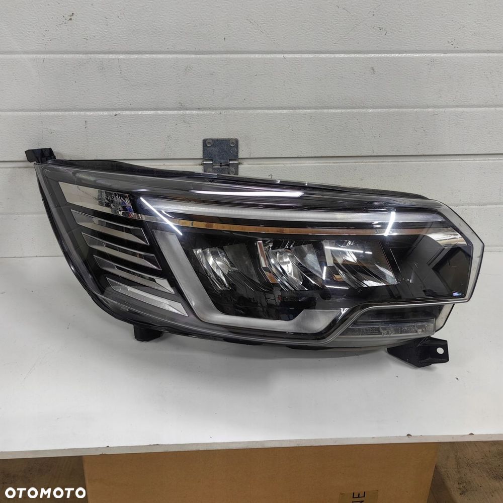Renault Trafic IV Full Led Pure Vision lampa prawa - 1